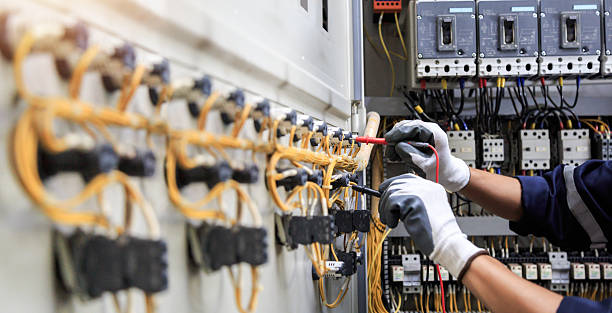 Professional Electrician technician working in Leland, MS